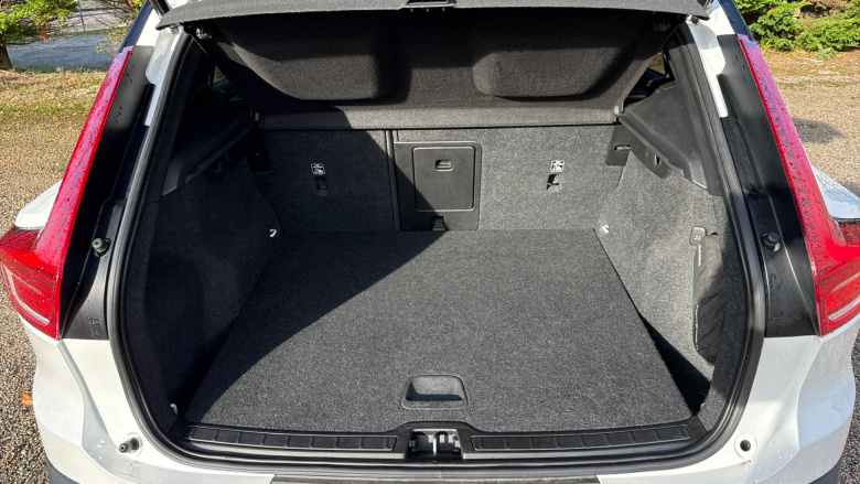 Volvo Xc40 2.0 B4P R DESIGN 5dr Auto Petrol Estate